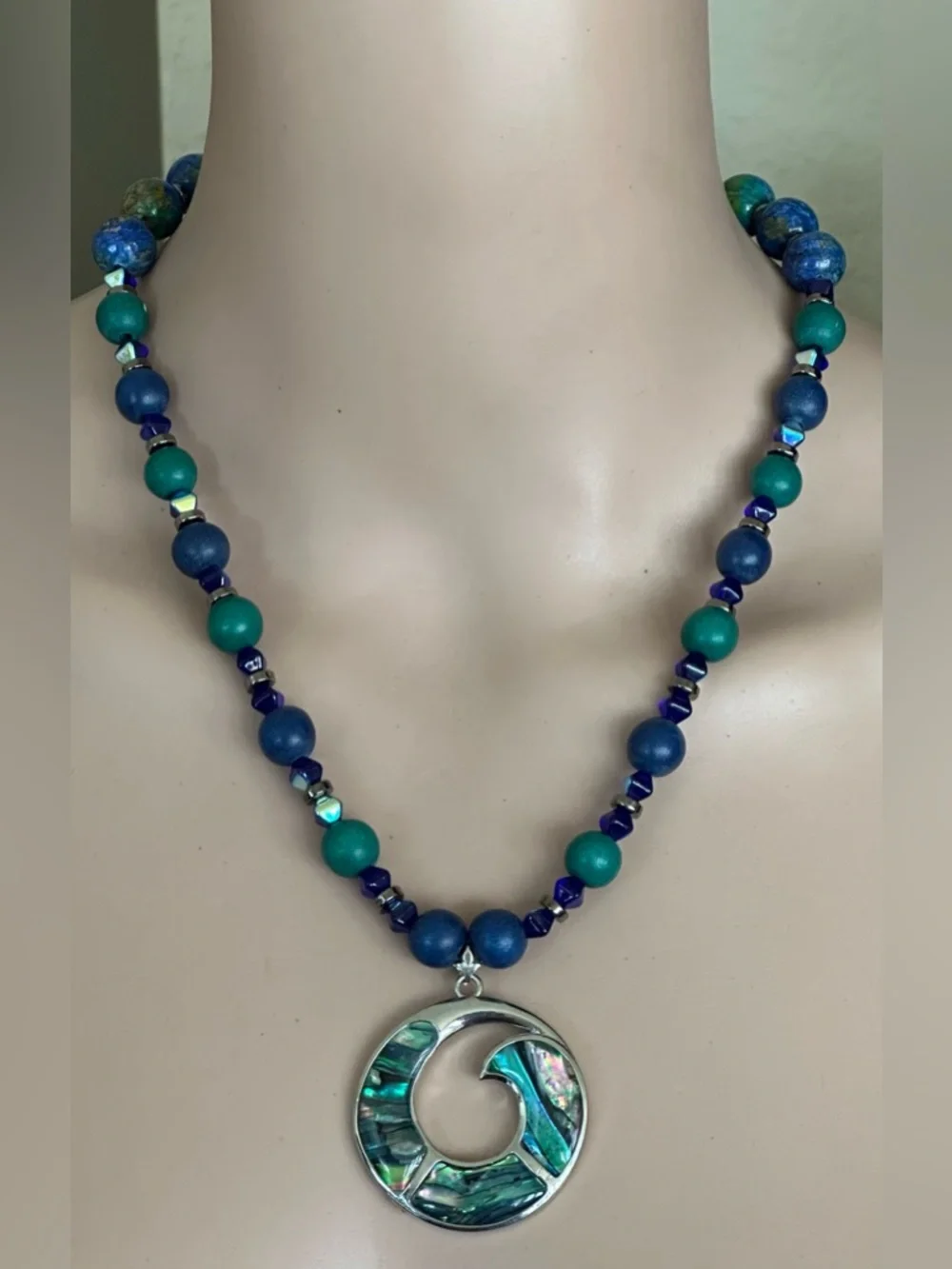 22 inch Abalone Shell bead necklace NWOT - Picture 2 of 15